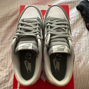 NEW UNWORN Nike dunk low retro mica green